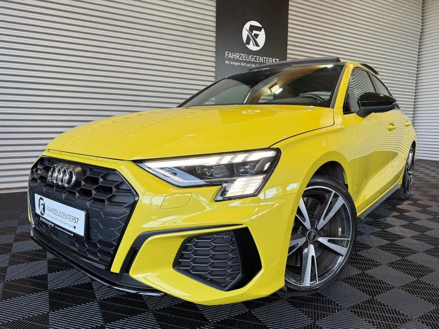 Audi S3 TFSI S QUATTRO/B&O/PANO/HUD/RFK/CARPLAY Jaune - 1