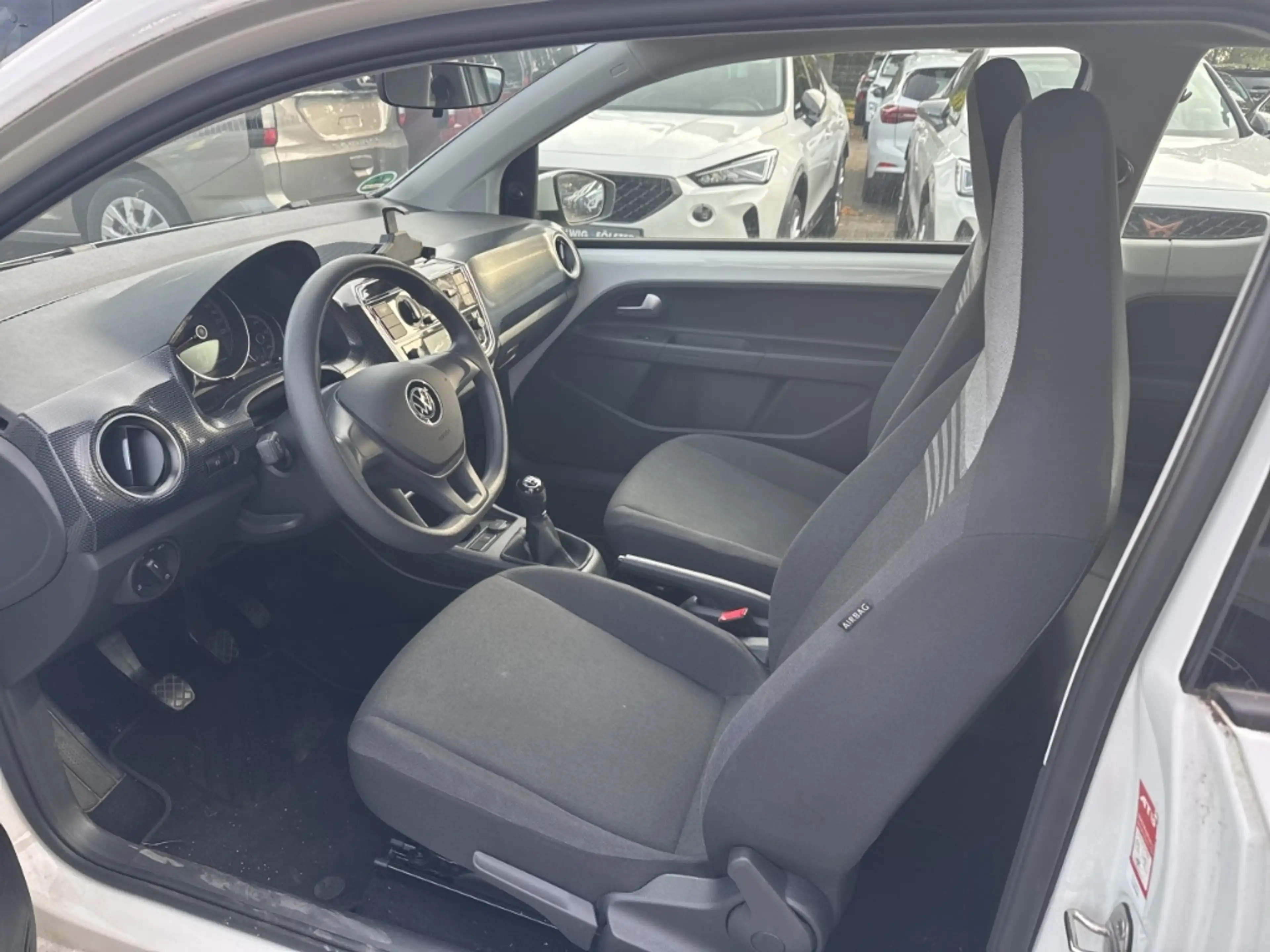 Volkswagen up! MOVE UP !  KLIMA / BLUETOOTH / DAB / LED-TAGFAHRLI — photo 13
