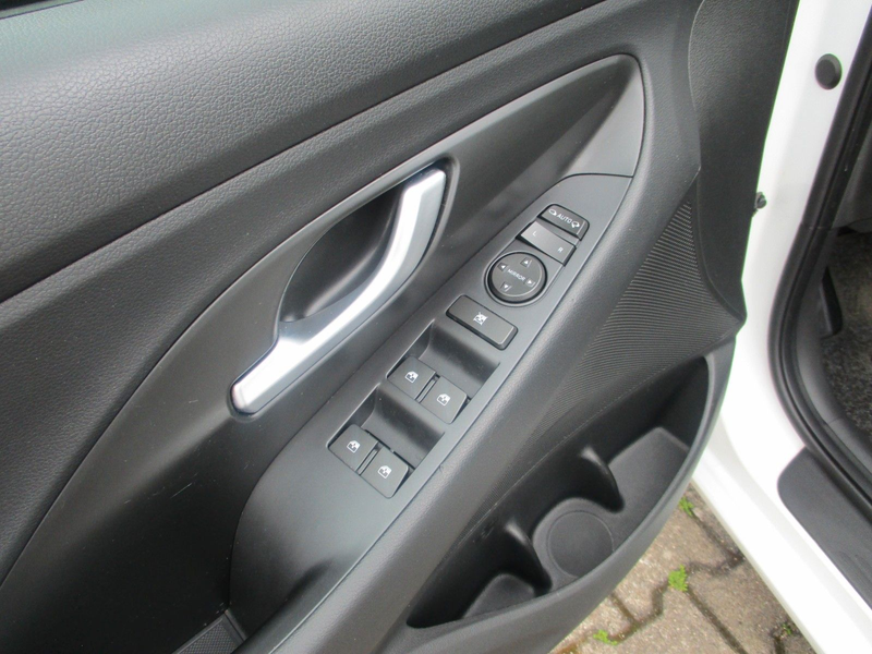 Hyundai i30 cw Pure+Navi+Kamera — photo 12