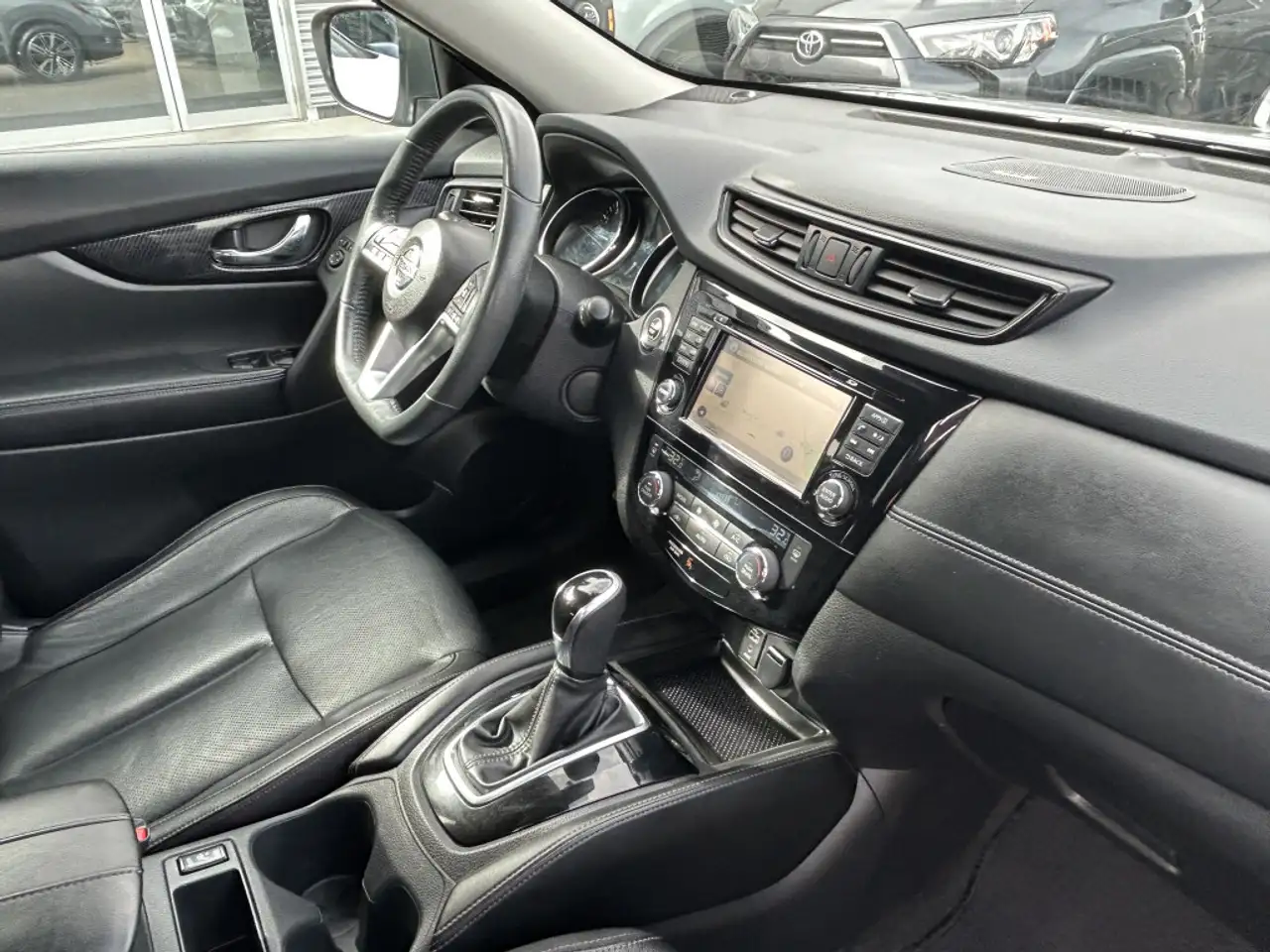 Nissan Rogue снимка Nissan Rogue