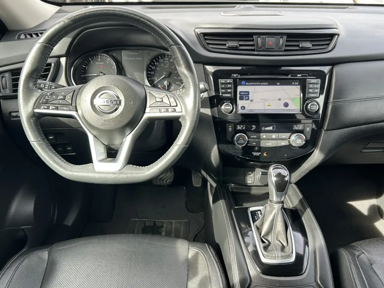Nissan Rogue снимка Nissan Rogue