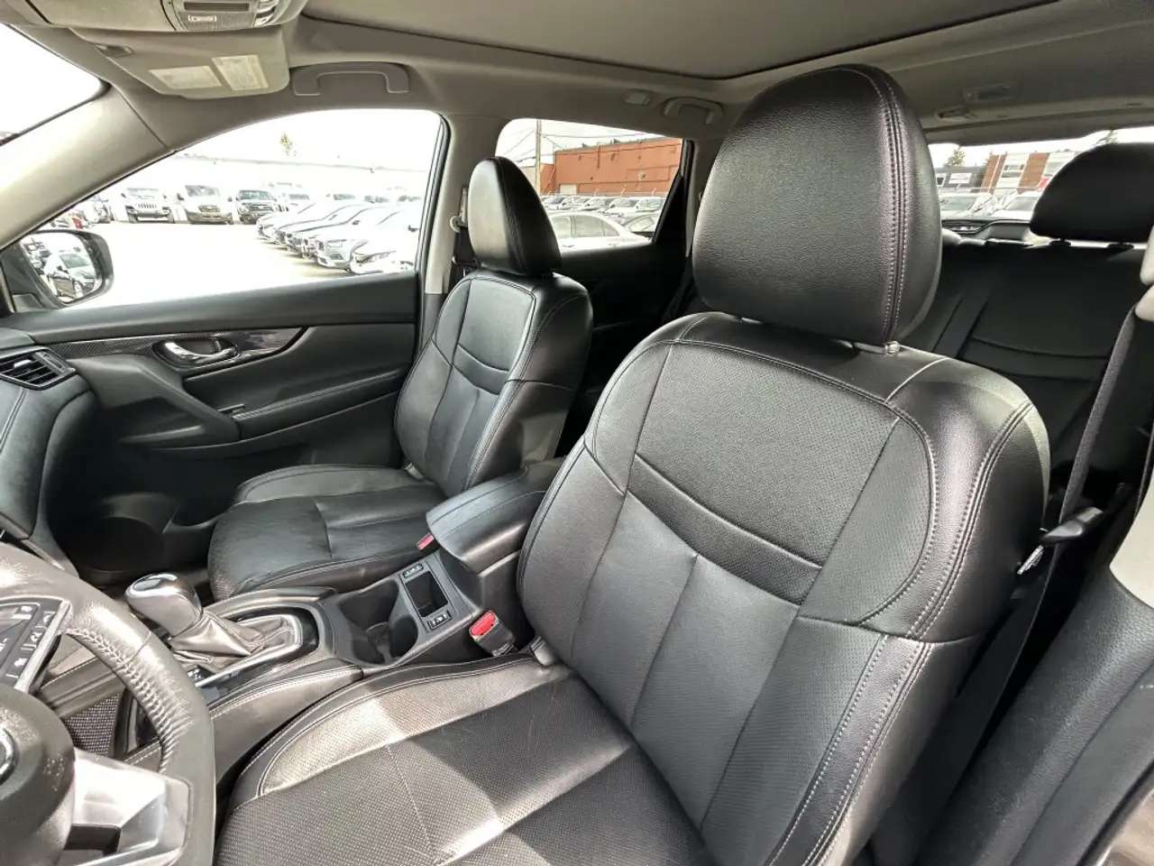 Nissan Rogue снимка Nissan Rogue