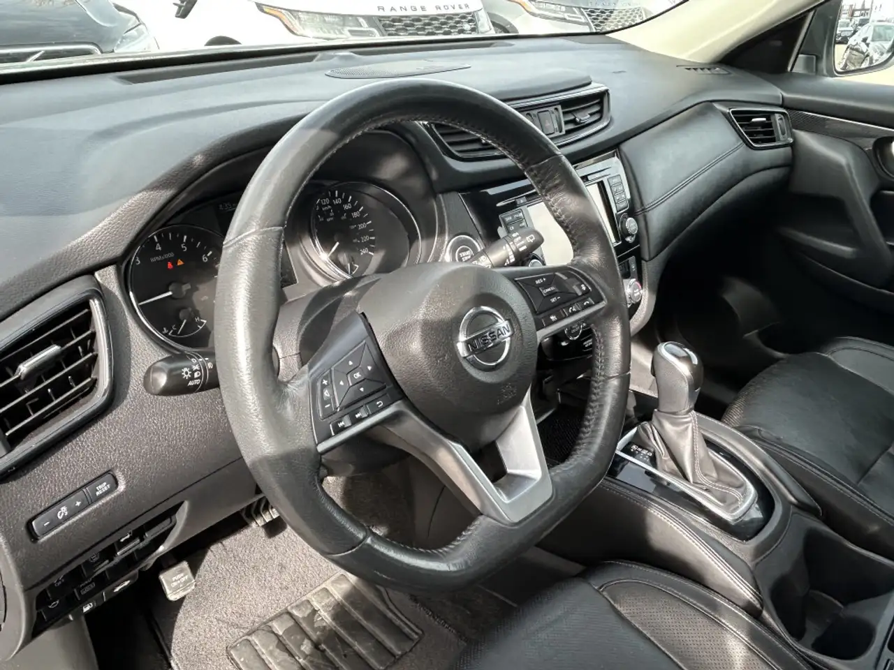 Nissan Rogue снимка Nissan Rogue