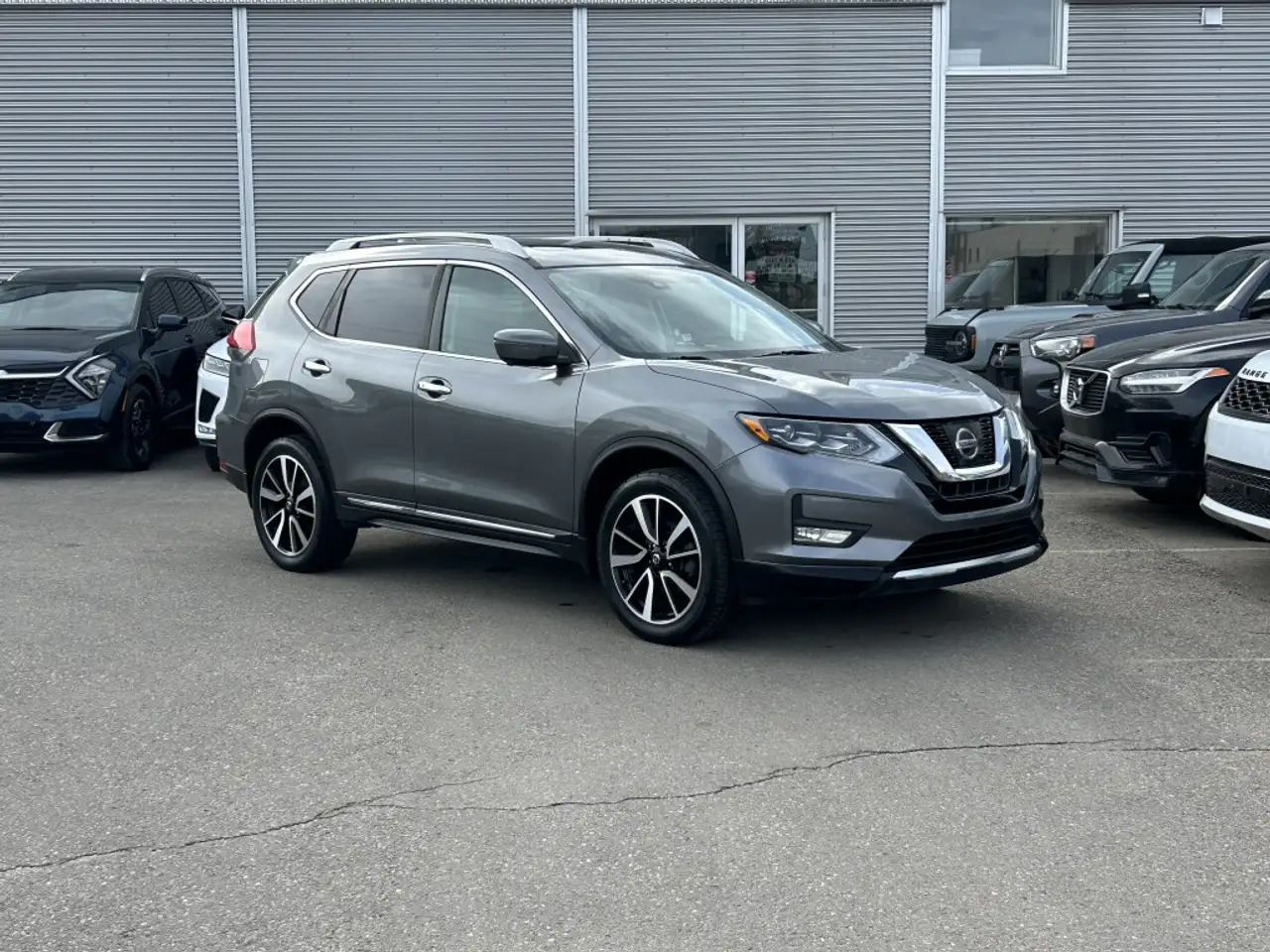 Nissan Rogue снимка Nissan Rogue
