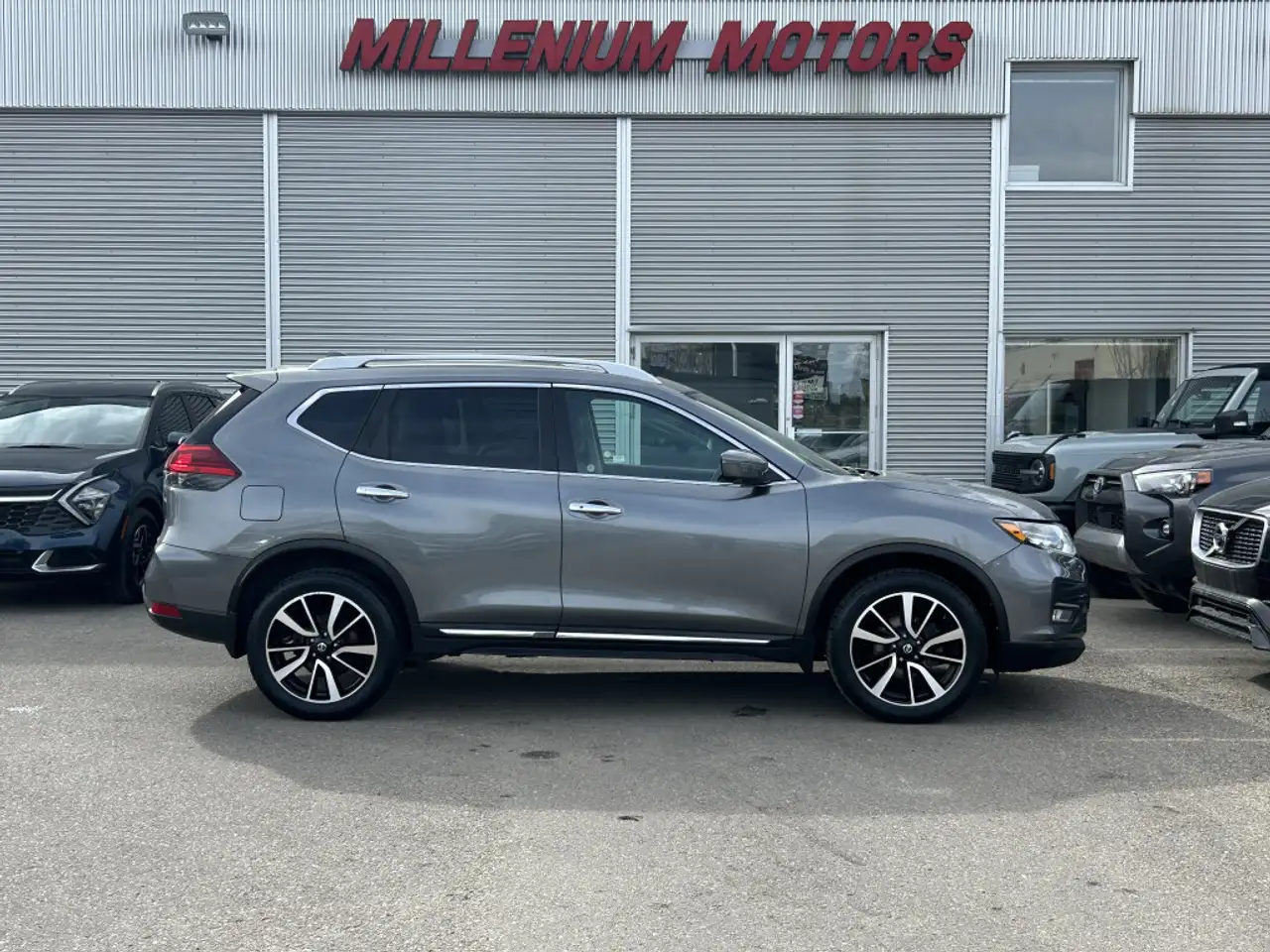 Nissan Rogue снимка Nissan Rogue