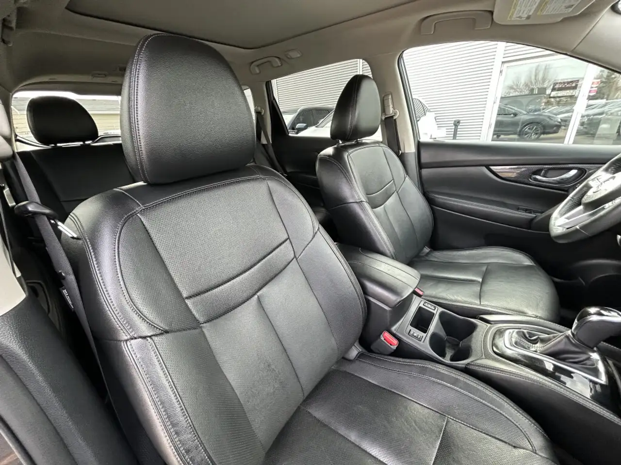 Nissan Rogue снимка Nissan Rogue