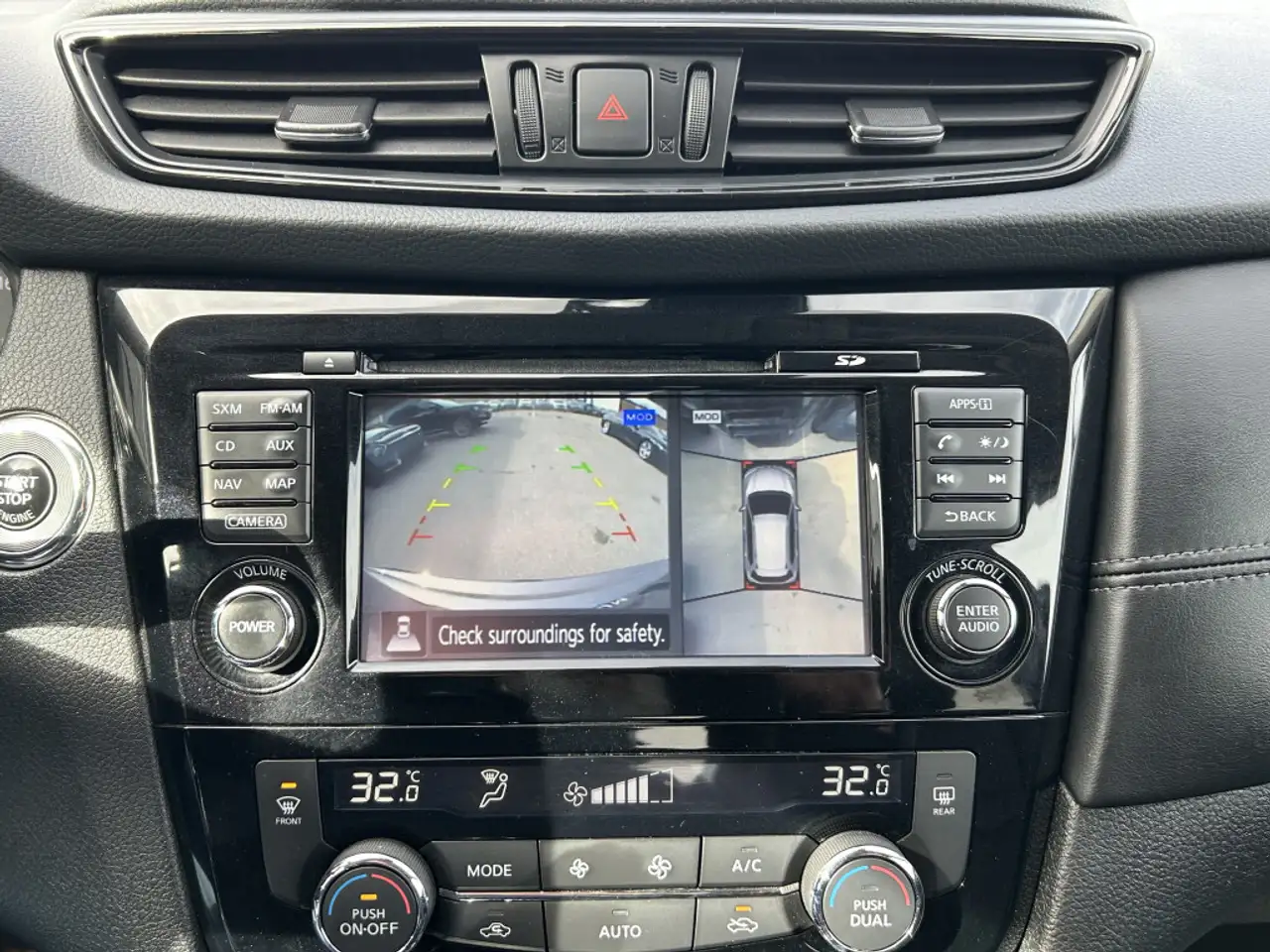 Nissan Rogue снимка Nissan Rogue