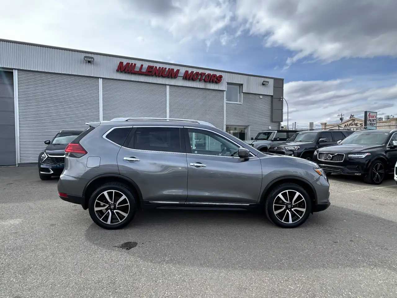 Nissan Rogue снимка Nissan Rogue