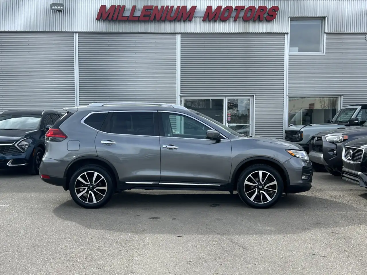 Nissan Rogue снимка Nissan Rogue
