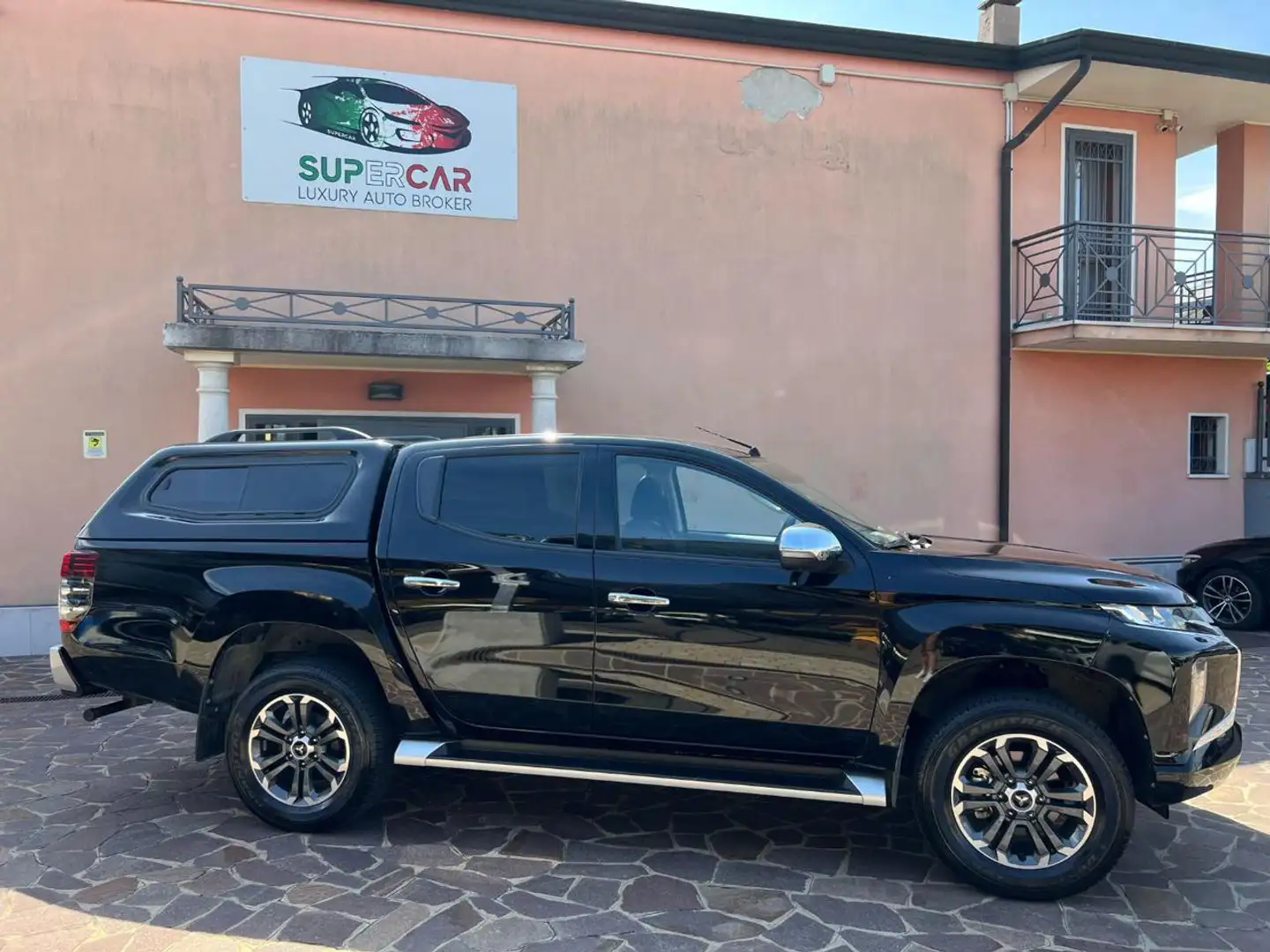 Mitsubishi L200 2.3 D Double Cab 4x4 Super Select Intense aut. Nero - 2