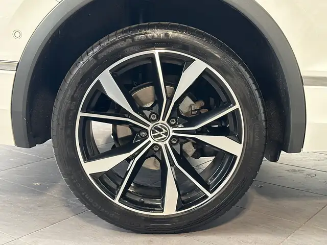 Volkswagen Tiguan Allspace view 3