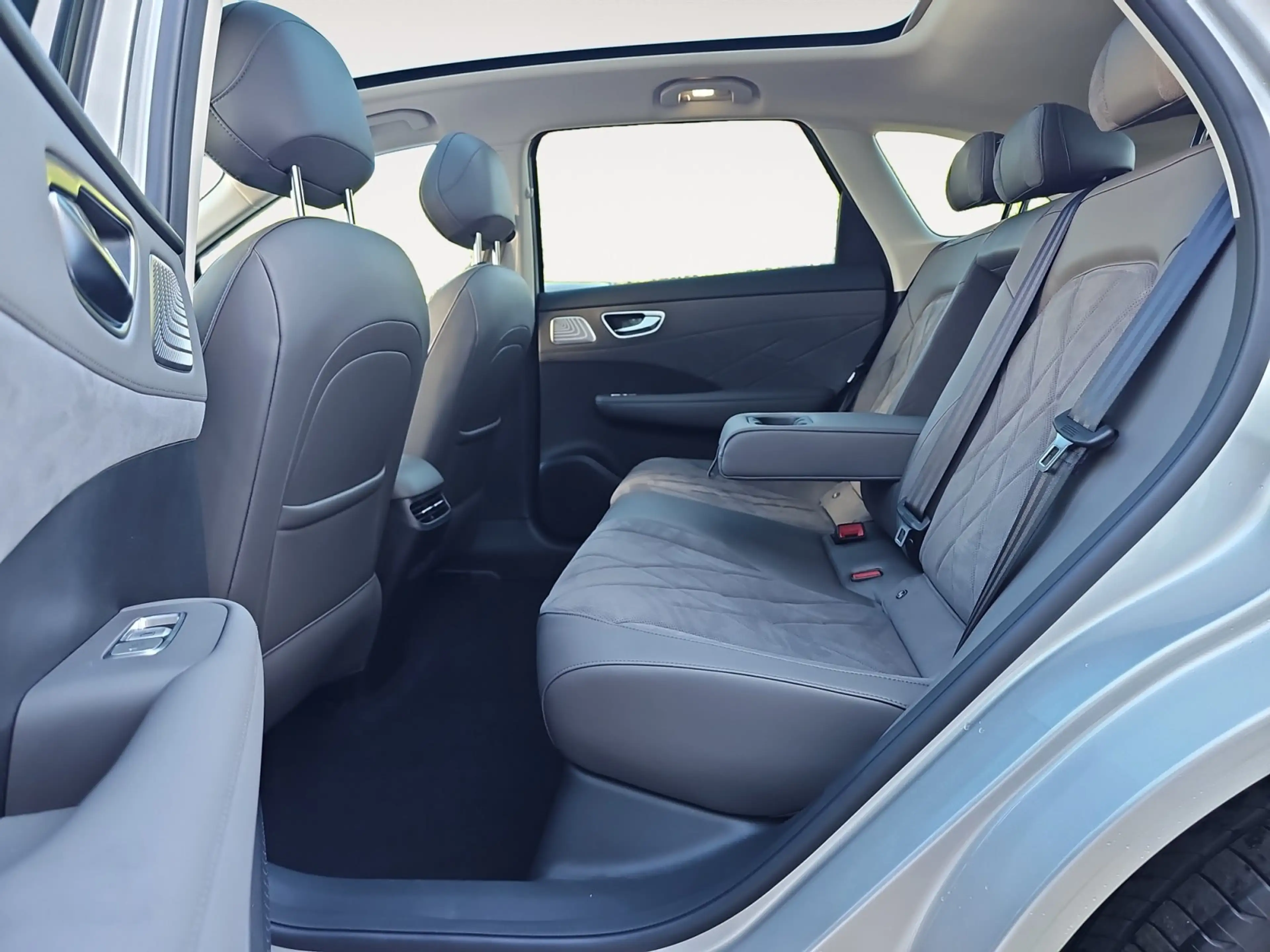 MG MGS6 EV S6 EV Luxury 360 4xSHZ ACC AUT Bel.Sitz PANO — photo 8