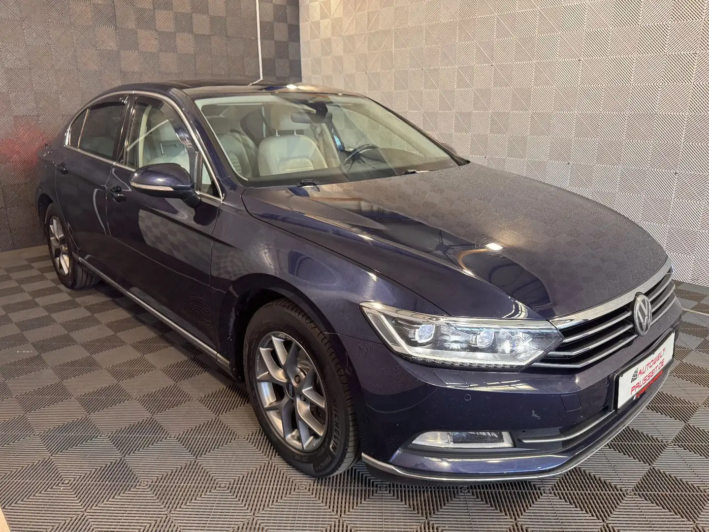 Volkswagen Passat *R-LINE*ACC-APLLE-DYNAUDIO-R.KAM-PANO-18" Blau - 1