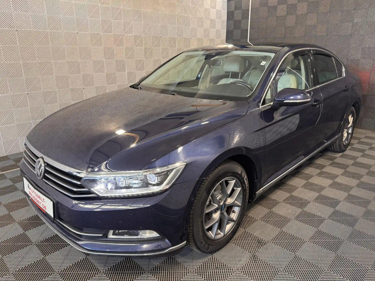 Volkswagen Passat *R-LINE*ACC-APLLE-DYNAUDIO-R.KAM-PANO-18" Blau - 2
