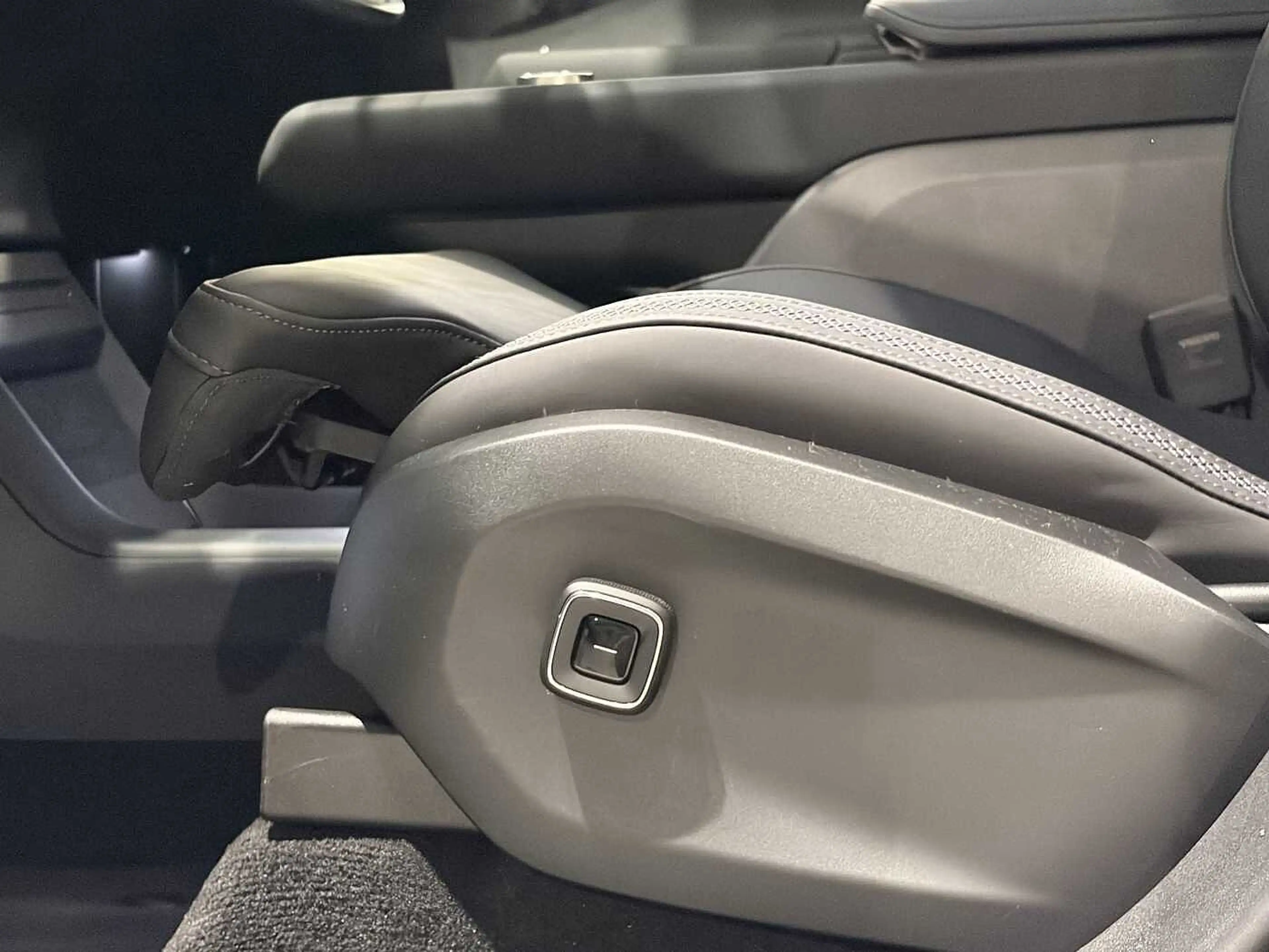 Volvo EX90 Ultra Twin Motor Performance + LUCHTVERING — photo 7