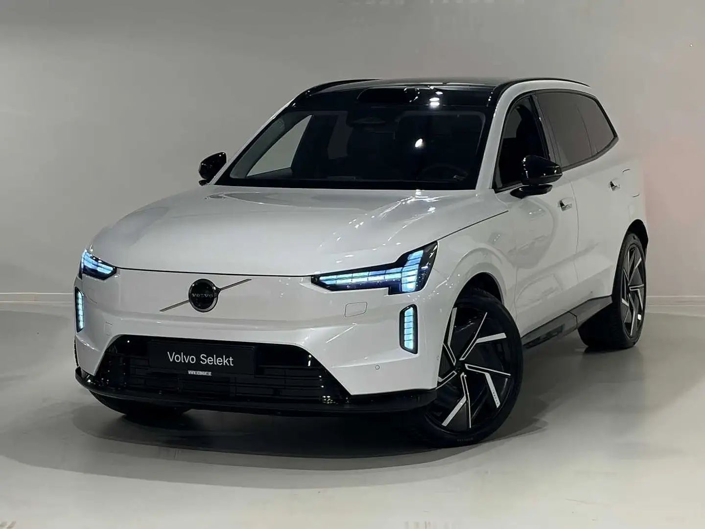 VOLVO Ex90
