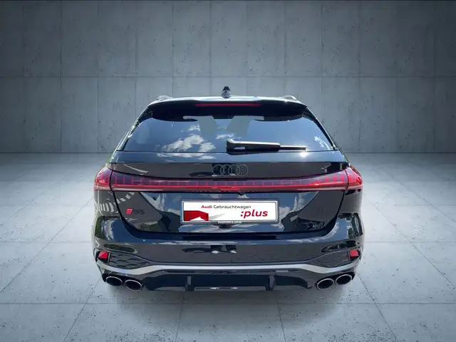 Audi S5 view 4