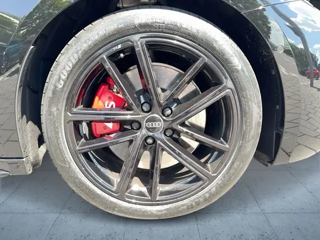 Audi S5 view 7