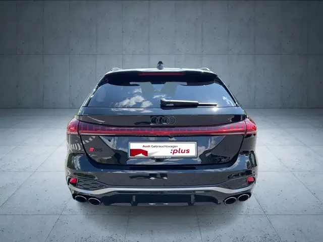 Audi S5 view 4