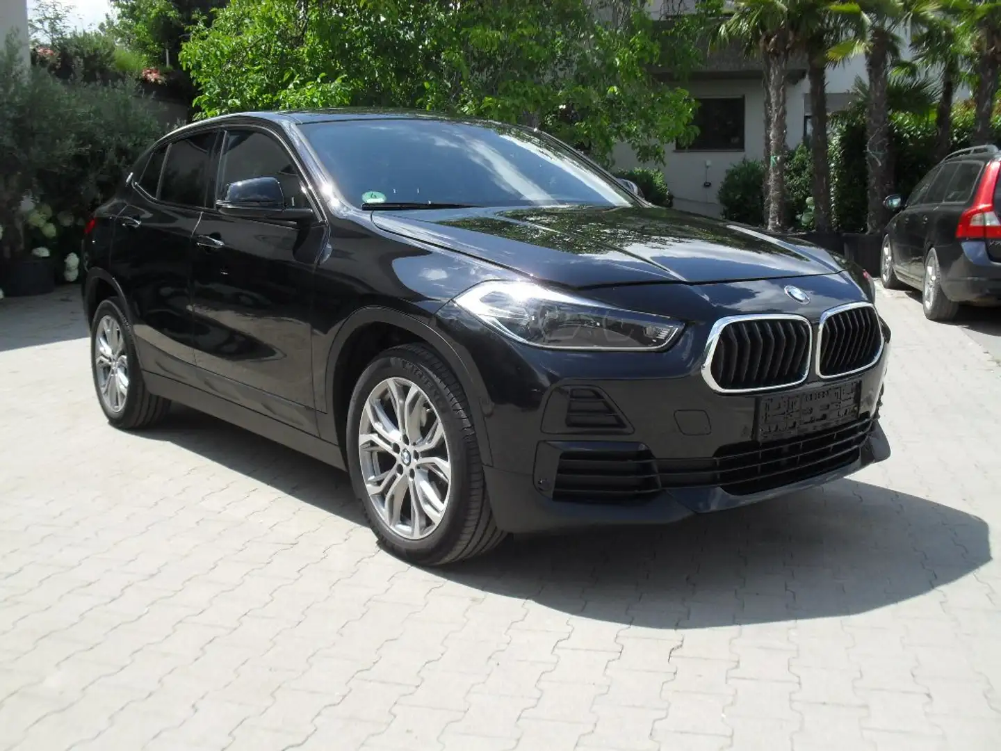 BMW X2 sDrive18i Advantage Plus Schwarz - 2