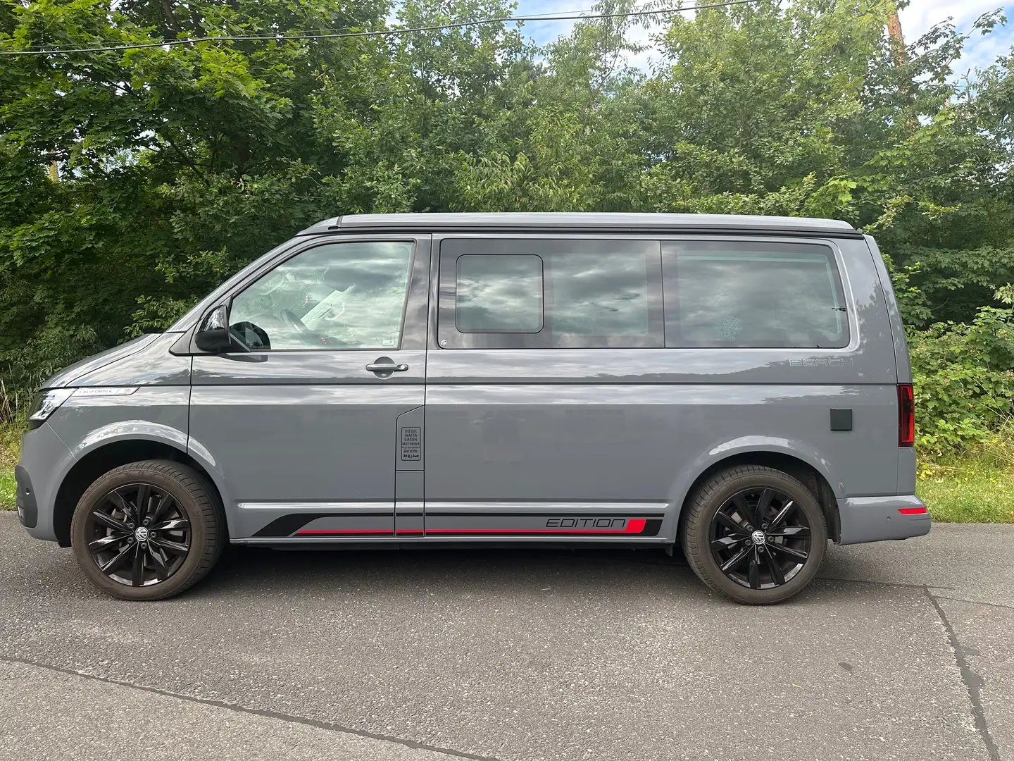 Volkswagen T6.1 California California T6.1 DSG Beach Camper Edition Grau - 2