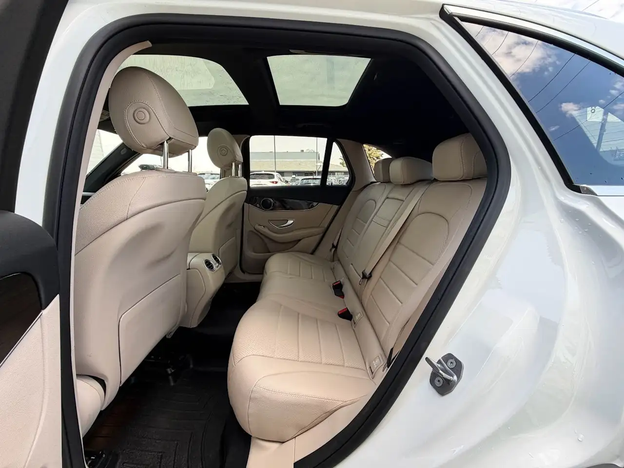 Mercedes-Benz GLC снимка Mercedes-Benz GLC