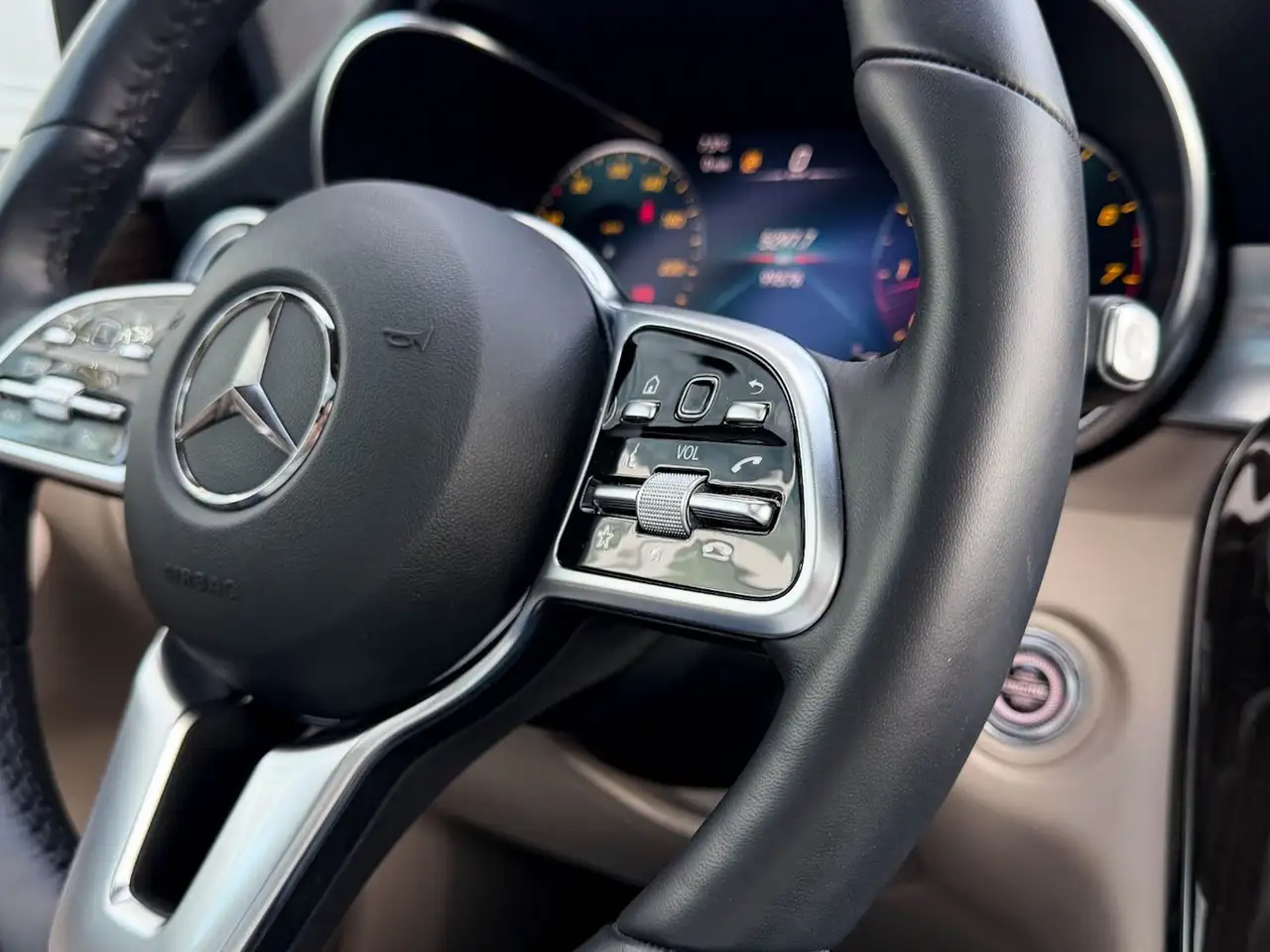 Mercedes-Benz GLC снимка Mercedes-Benz GLC