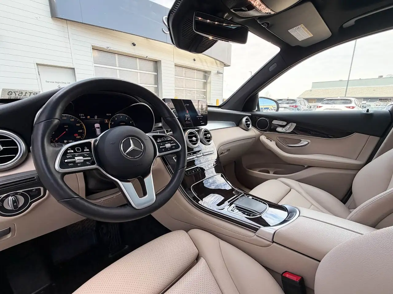 Mercedes-Benz GLC снимка Mercedes-Benz GLC