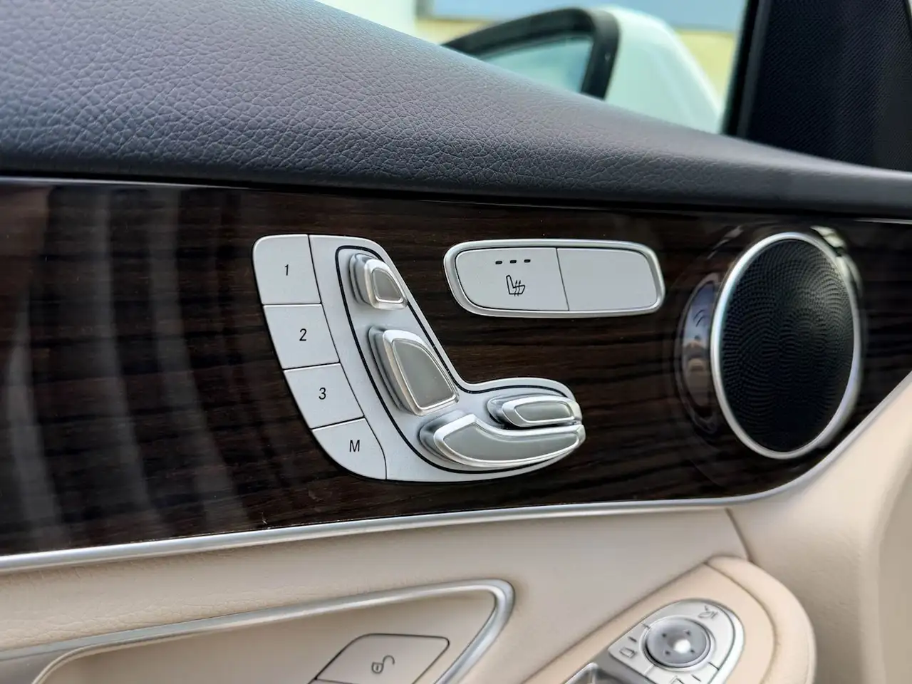 Mercedes-Benz GLC снимка Mercedes-Benz GLC