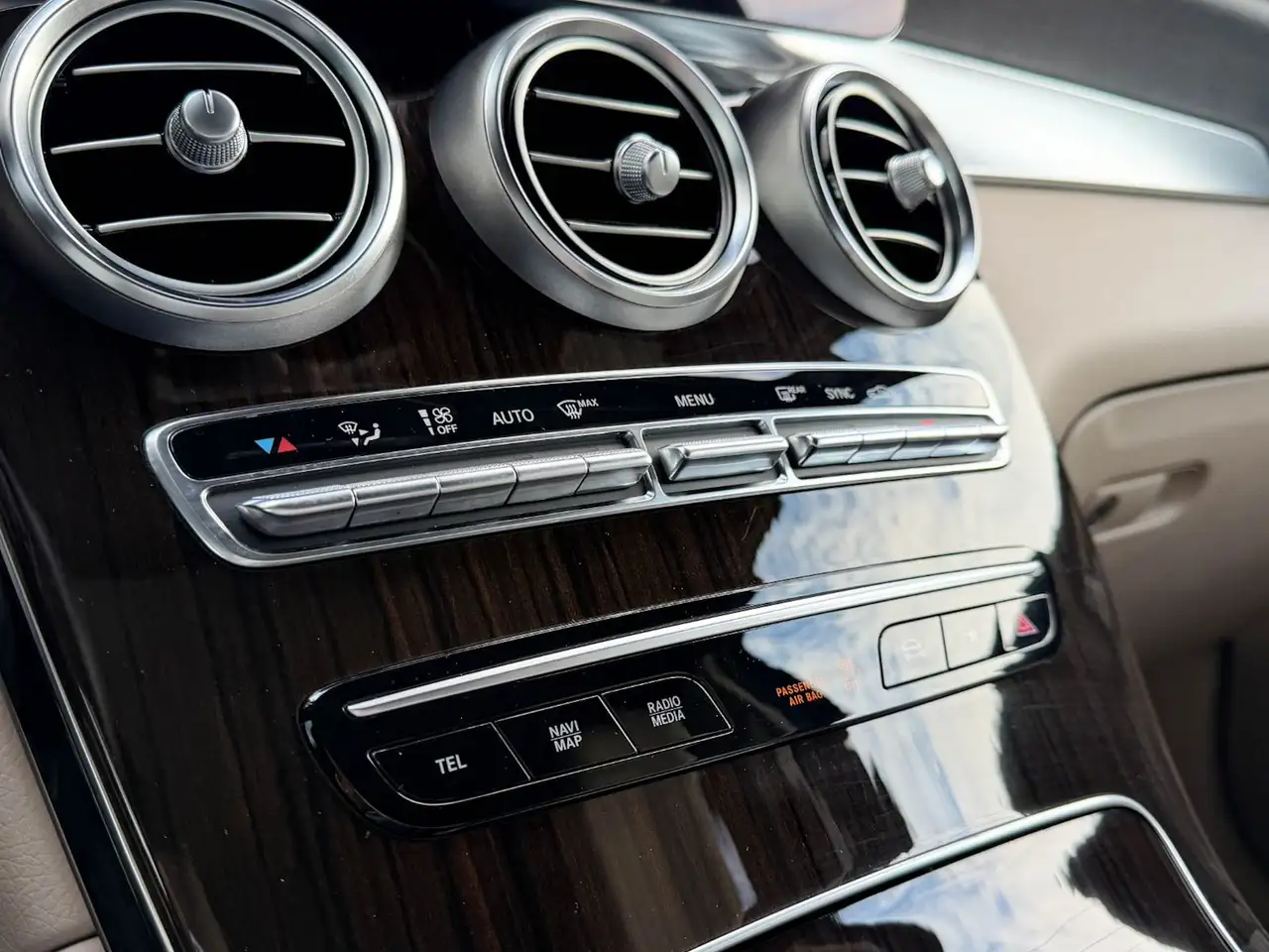 Mercedes-Benz GLC снимка Mercedes-Benz GLC