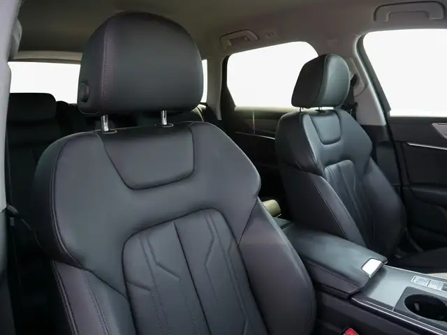 Audi A6 view 10
