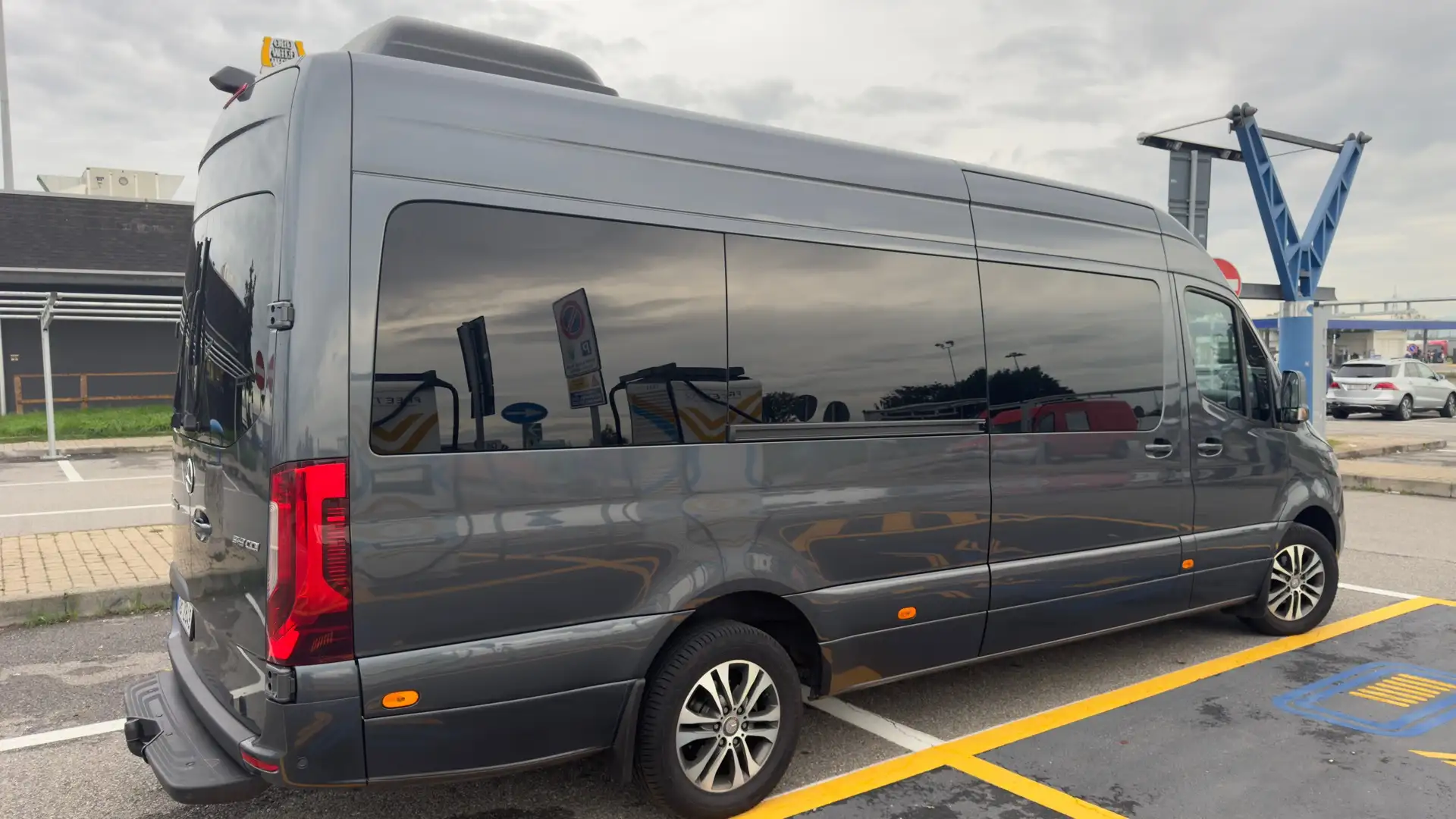 Mercedes-Benz Sprinter 319 CDI Tourer Lang HA 7G-TRONIC Plus - 2