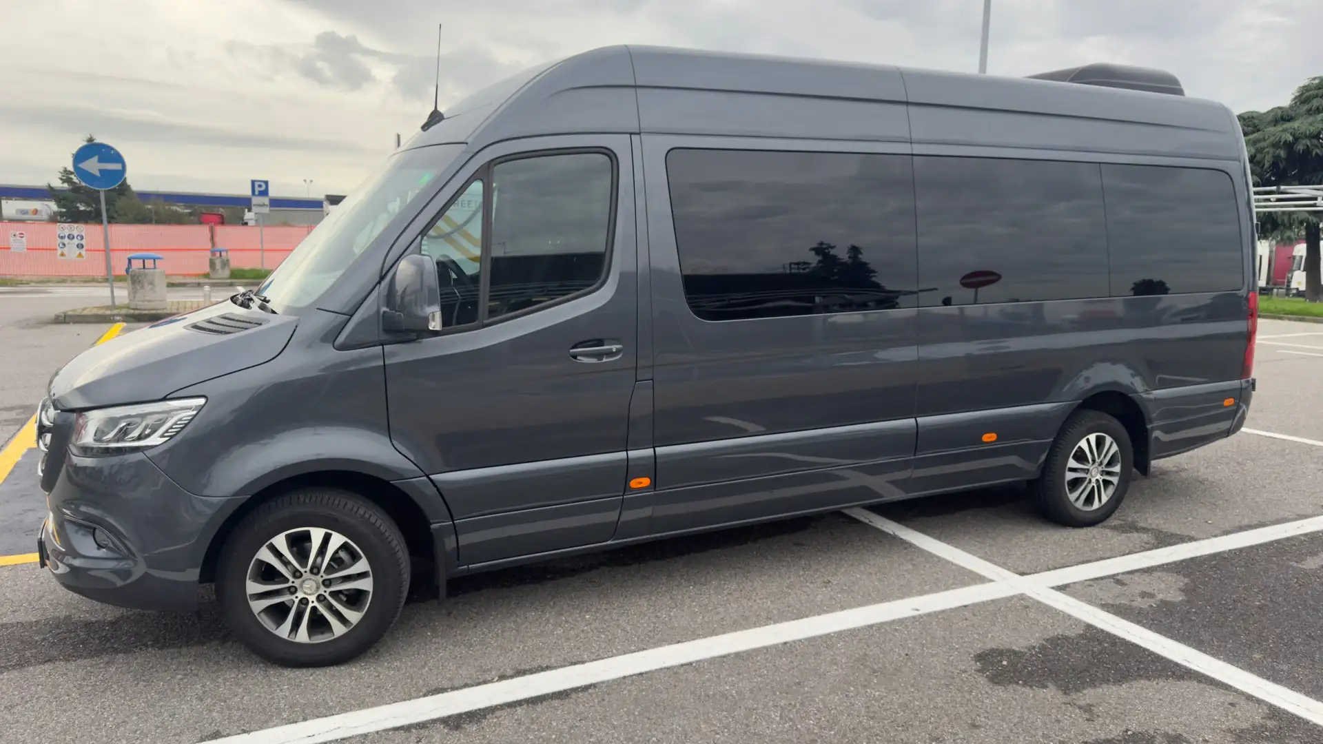 Mercedes-Benz Sprinter 319 CDI Tourer Lang HA 7G-TRONIC Plus - 1