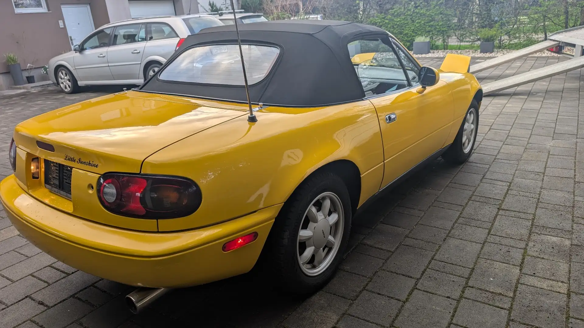 Mazda MX-5 yellow sunburst - 2