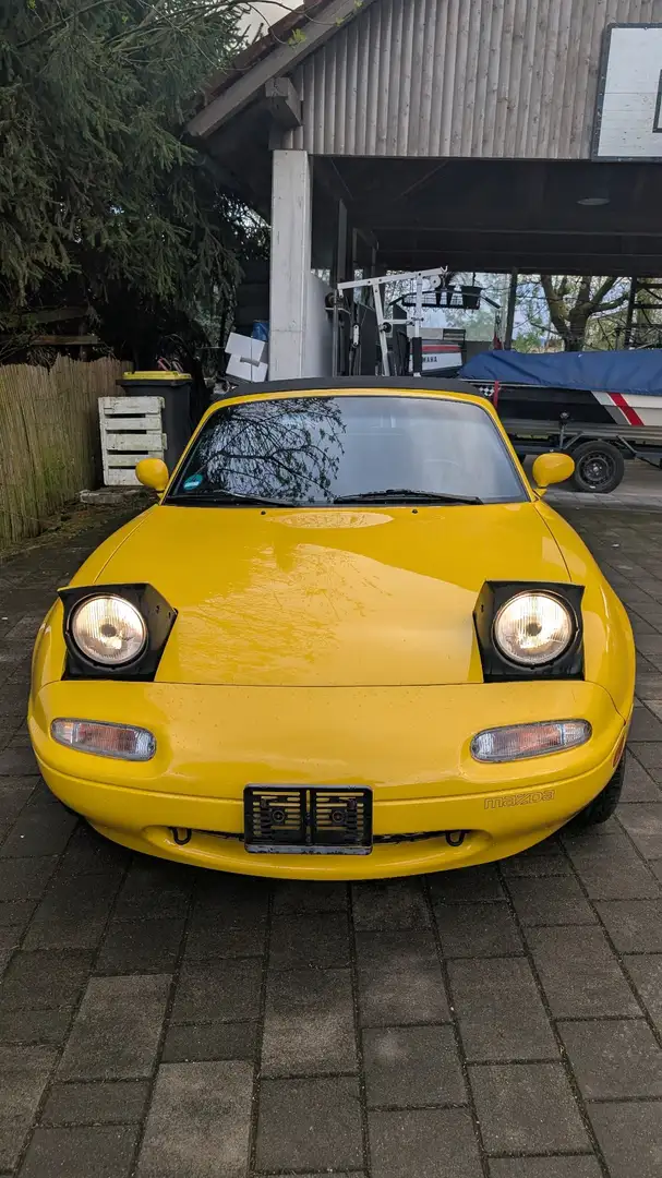 Mazda MX-5 yellow sunburst - 1