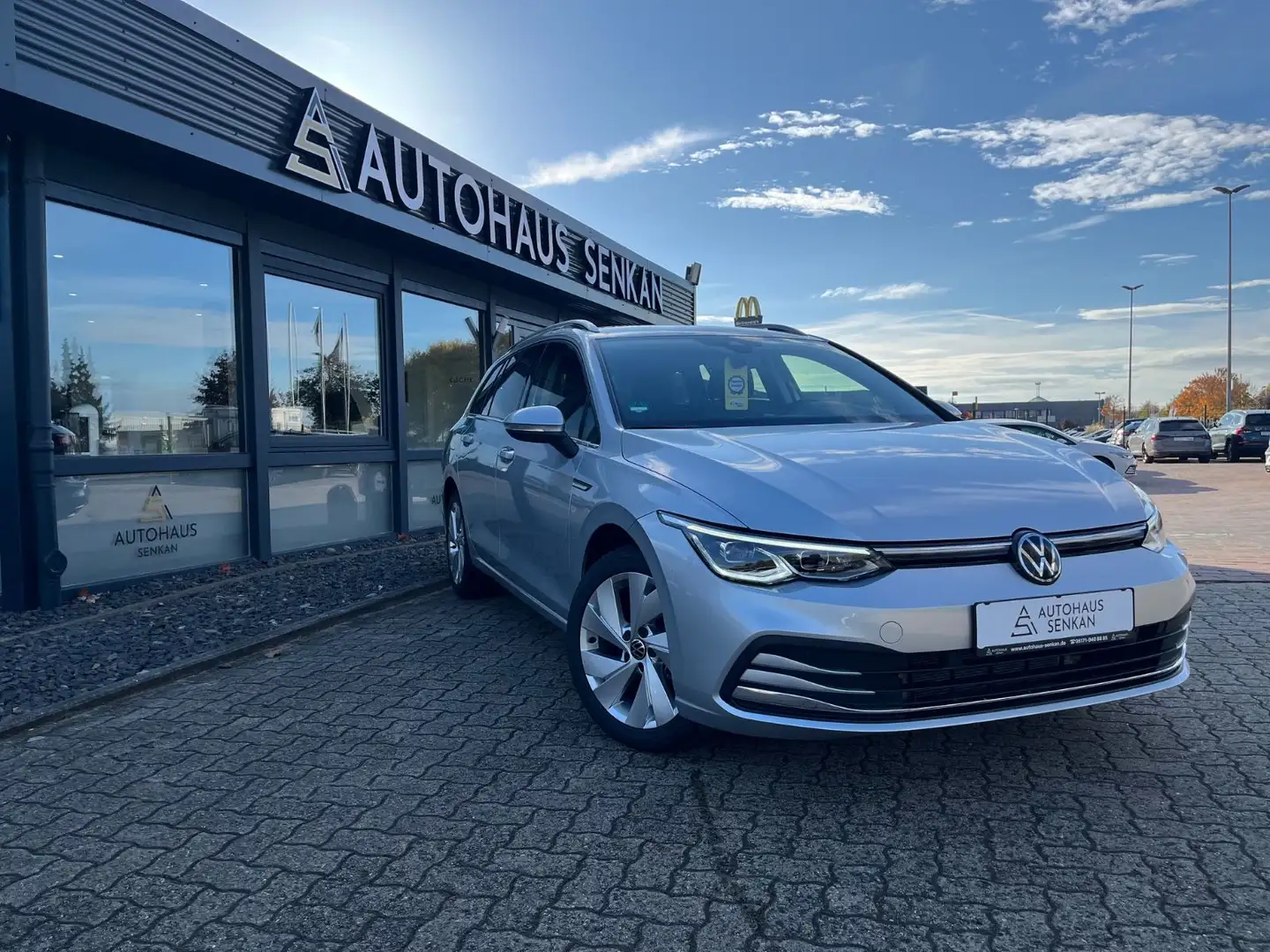 Volkswagen Golf VIII 1.5 TSI Variant Style*R-CAM*LED*VIRTUA Silber - 1