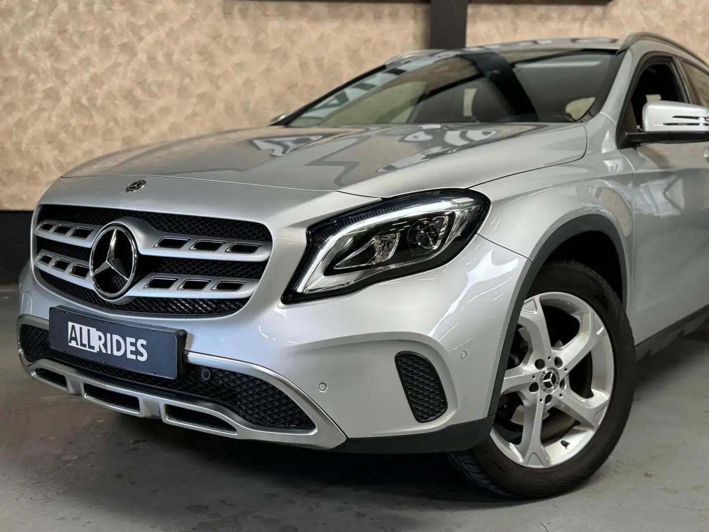 Mercedes-Benz GLA 180 Business Solution Limited l Leder l Cruise l DAB l Gri - 2