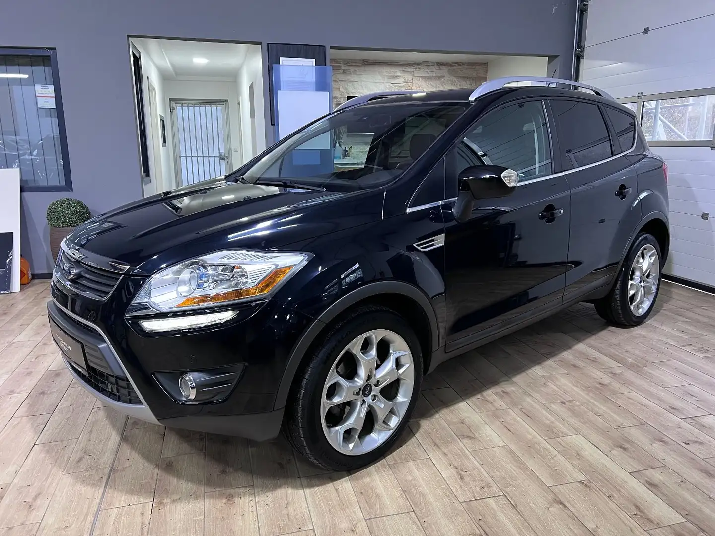 Ford Kuga Titanium4X4/Navi/Pano/Kamera/AHK Noir - 1