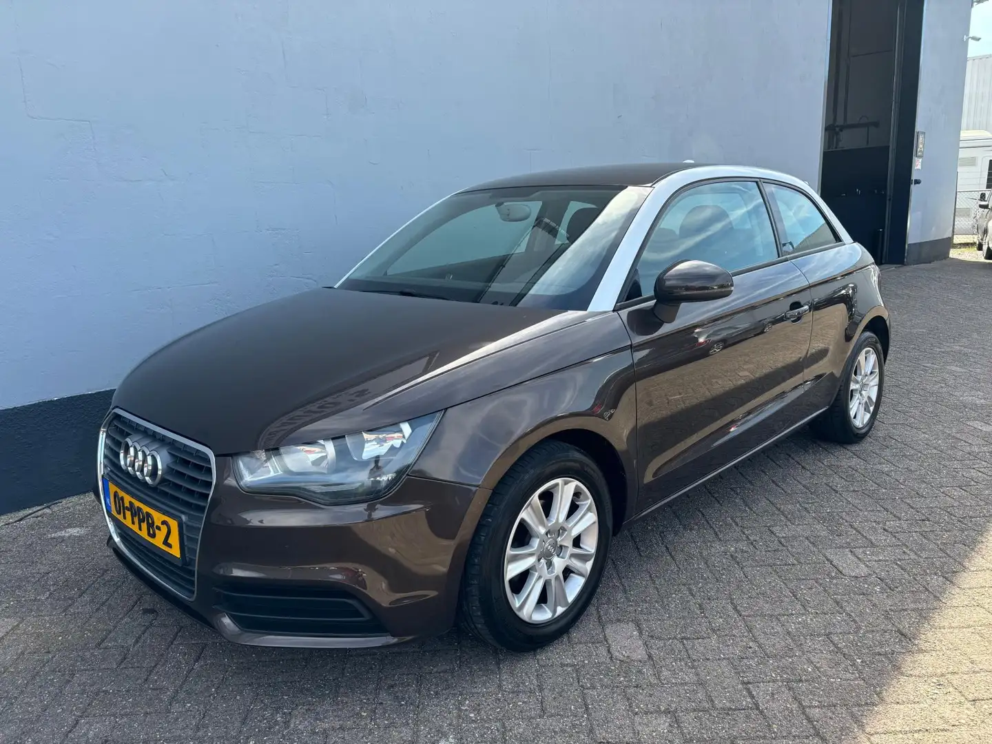 Audi A1 1.2 TFSI Attraction Pro Line Braun - 1