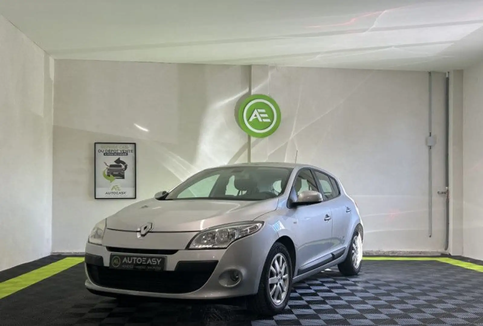 Renault Megane III (B95) 1.5 dCi 110ch FAP Carminat TomTom eco² Grau - 1
