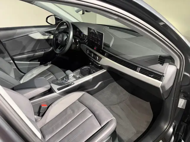 Audi A4 Avant view 17