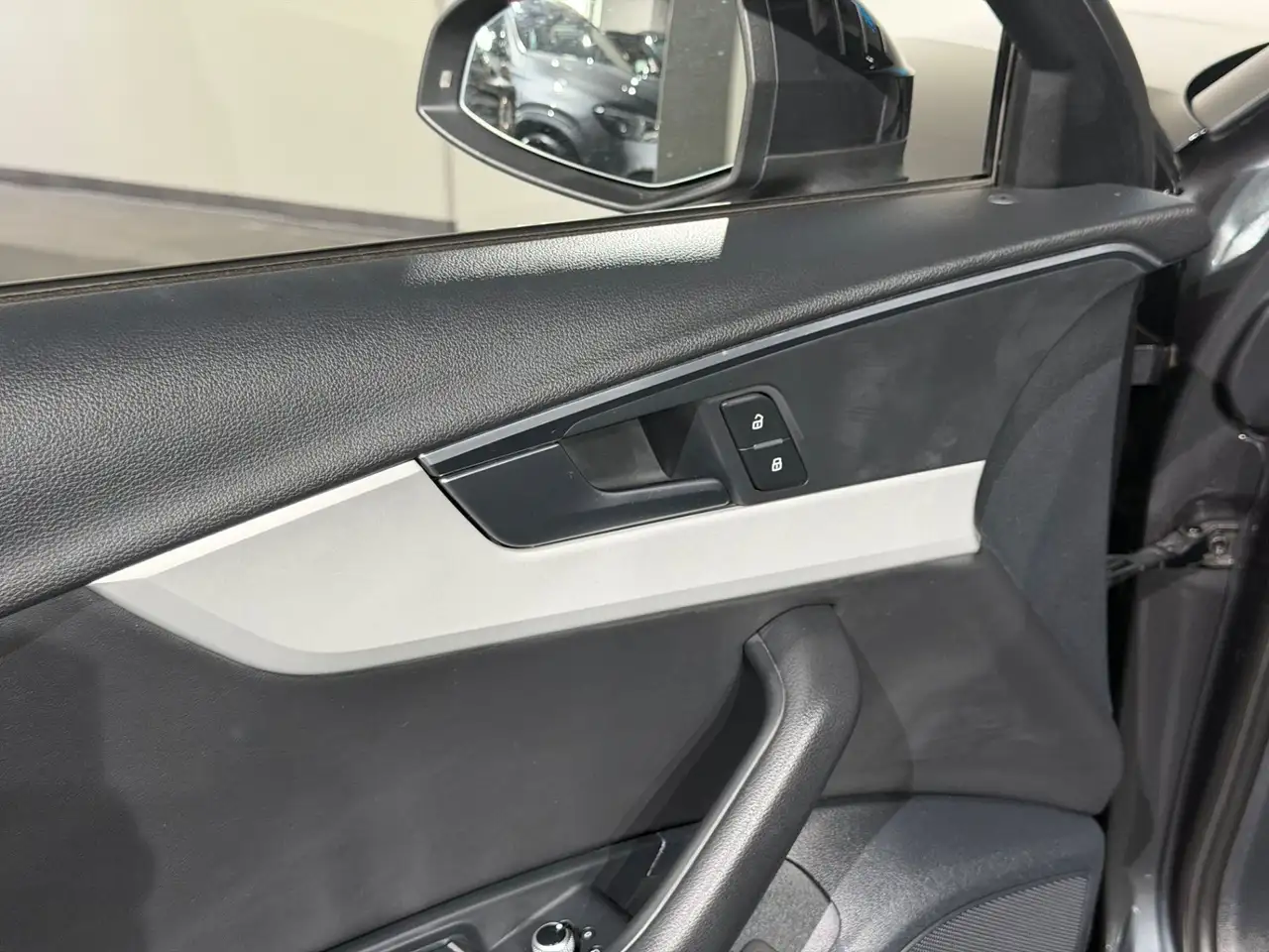 Audi A4 Avant 30 TDI S-tronic / PANO / LEDER / LED Bild 22