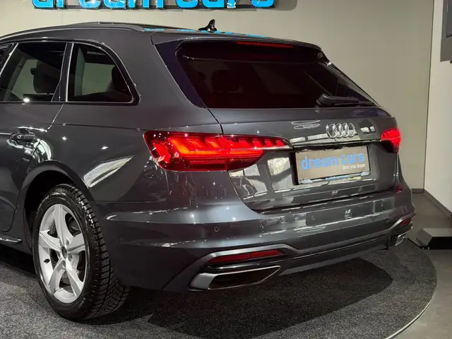 Audi A4 Avant view 8