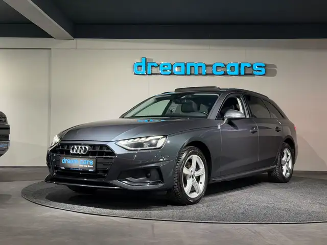 Audi A4 Avant view 4