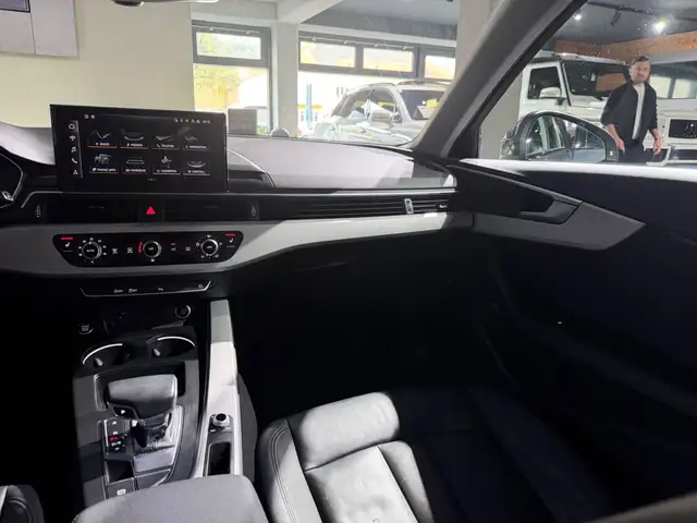Audi A4 Avant view 16