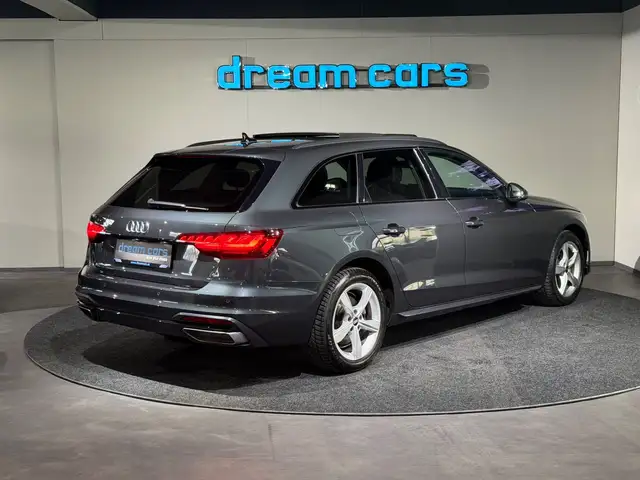 Audi A4 Avant view 5