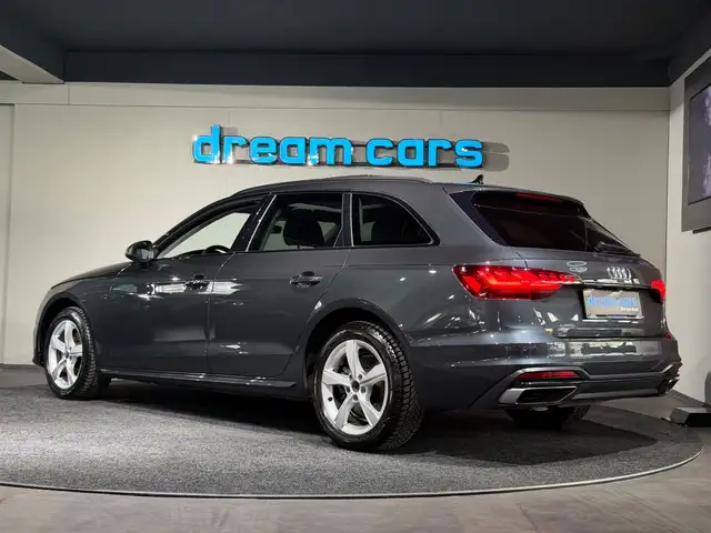 Audi A4 Avant view 6