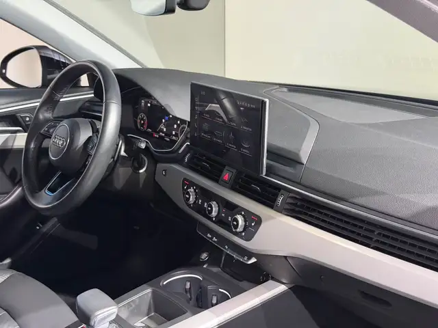 Audi A4 Avant view 18