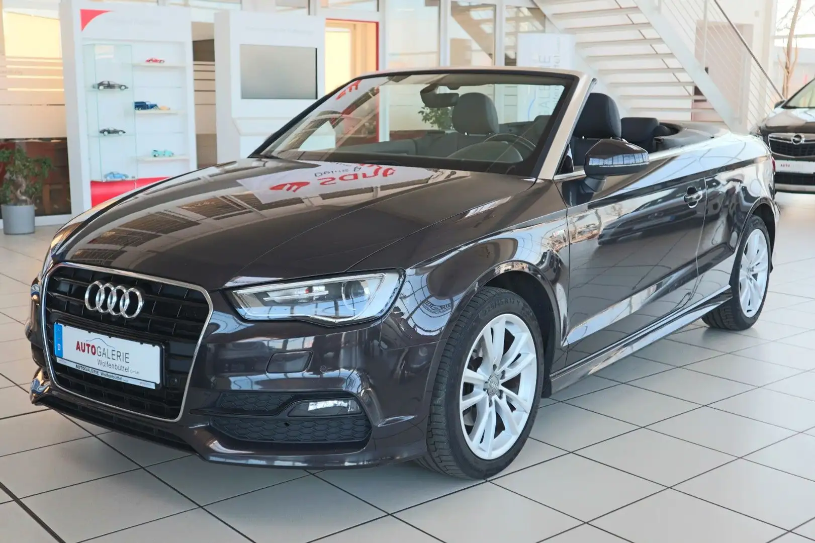 Audi A3 Cabriolet S Line Xenon Navi PDC Sitzhzg. Braun - 1