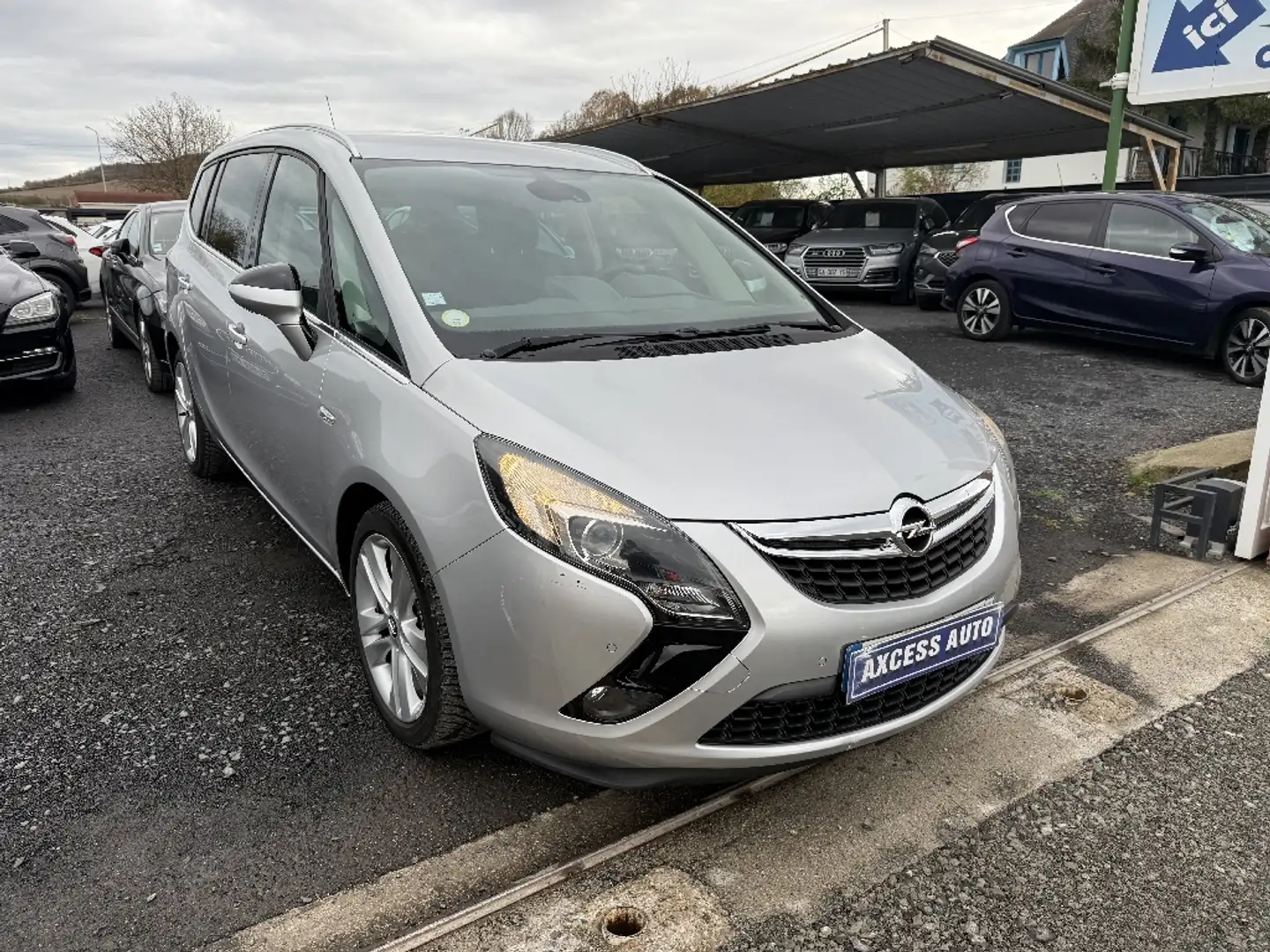 Opel Zafira Tourer 2.0 CDTI 165 ch Cosmo A - 2
